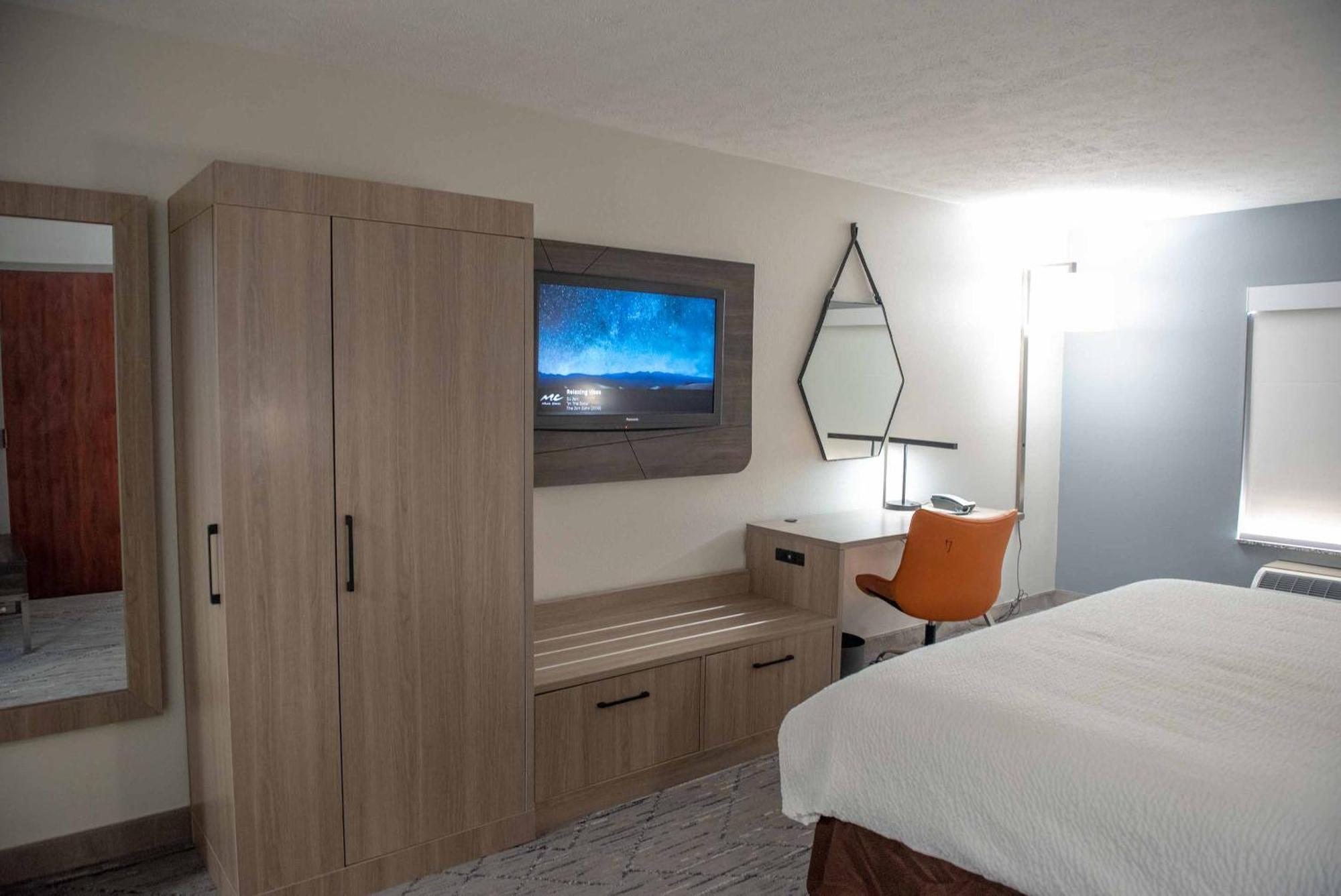 Elm Hotel, Ascend Collection 2*