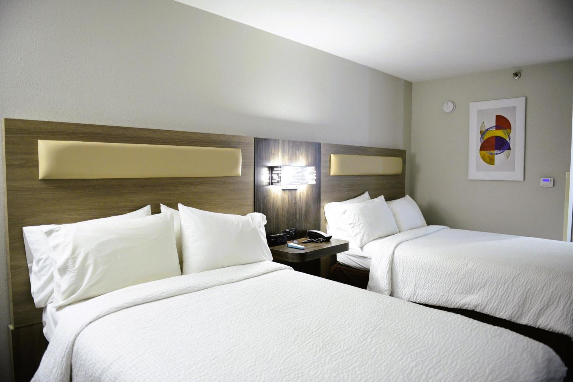 Elm Hotel, Ascend Collection 2*