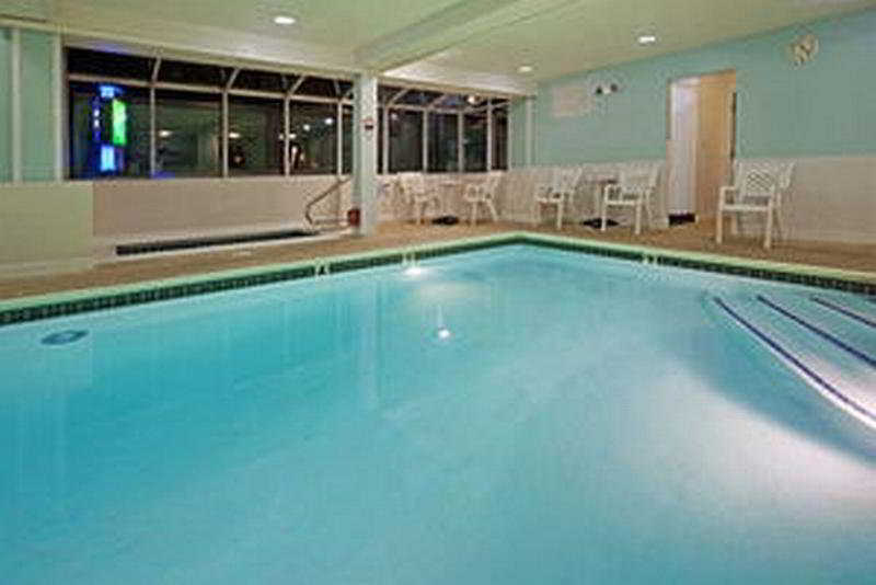 Elm Hotel, Ascend Collection Hotel 2*